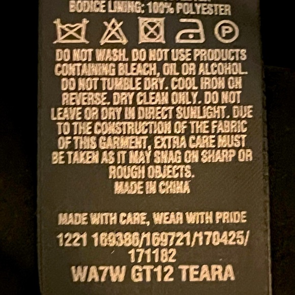 Elegant Crepe Jumpsuit.Strapless, ruffled top continues down right.POCKETS 😄 - Picture 6 of 6